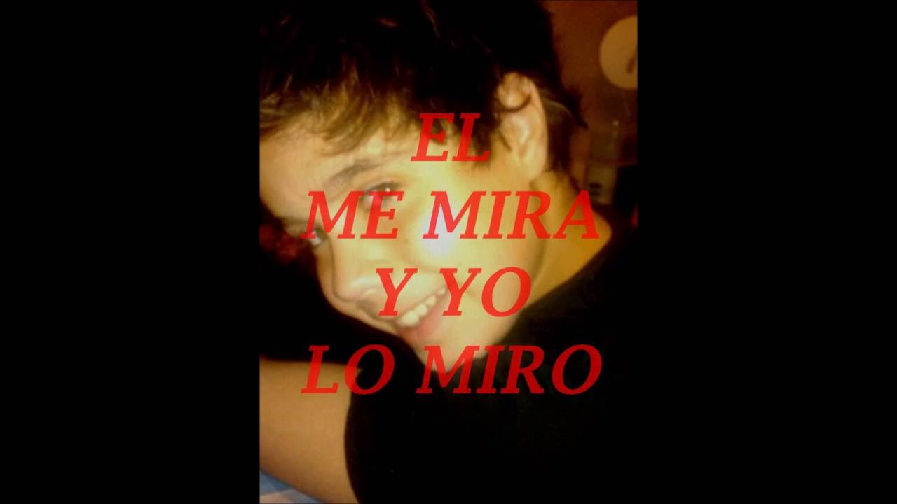 el me mira y yo lo miro pero no hablamos
