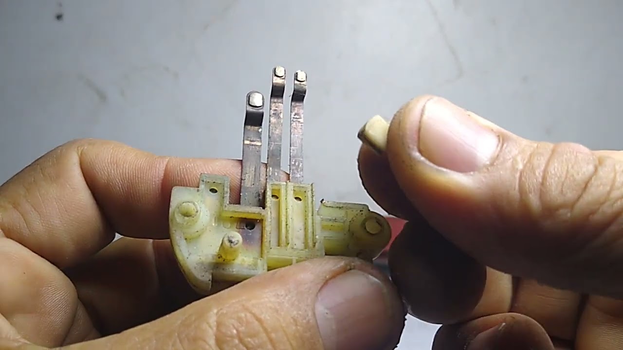 porque se prenden las luces del carro solas