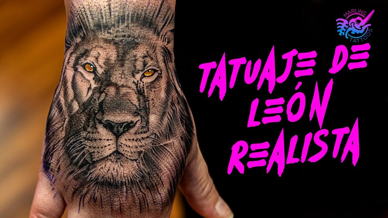 tatuaje de leon en la mano para mujer