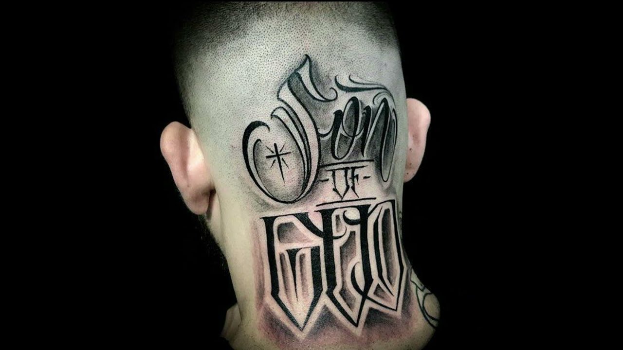 tatuajes de letras en el cuello para hombres